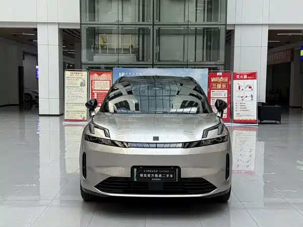 Lynk & Co 08 EM-P 2023