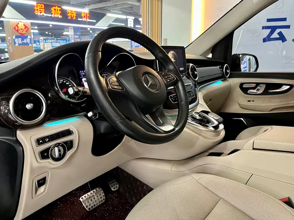 Mercedes-Benz V-Class 2019 — фото 10