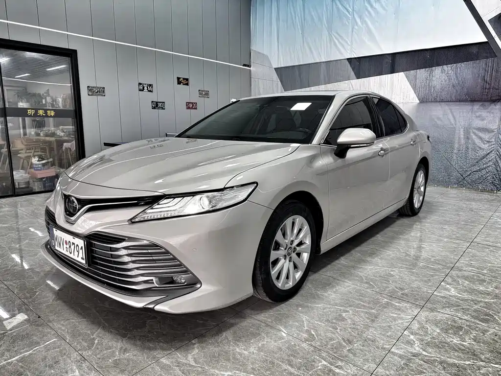 Toyota Camry 2019 — фото 1
