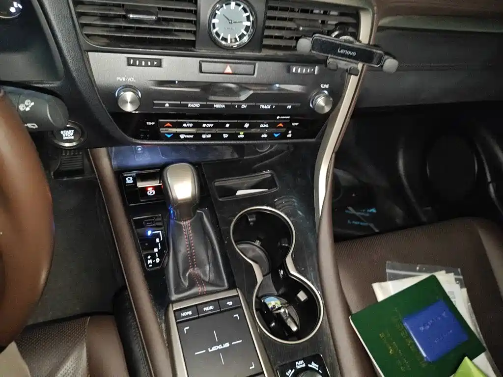 Lexus RX 2020 — фото 10