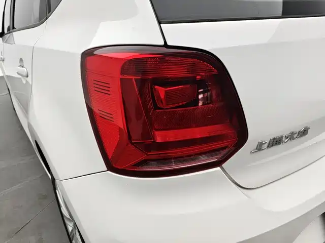 Volkswagen Polo 2015 — фото 10