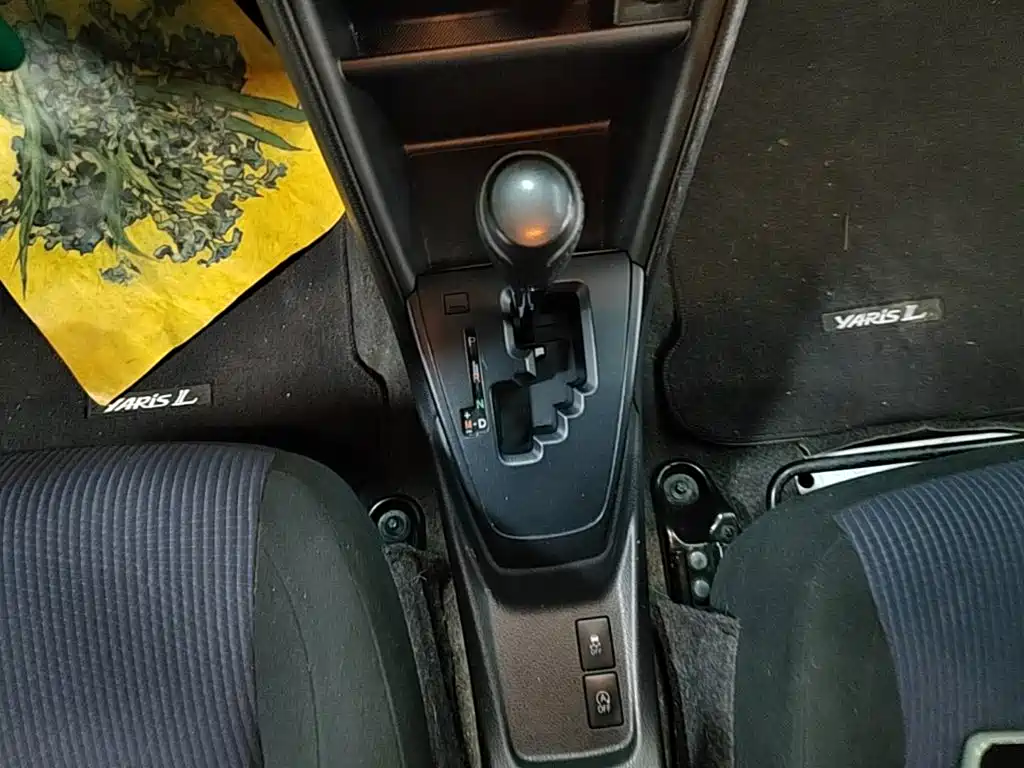Toyota Yaris L 2017 — фото 14
