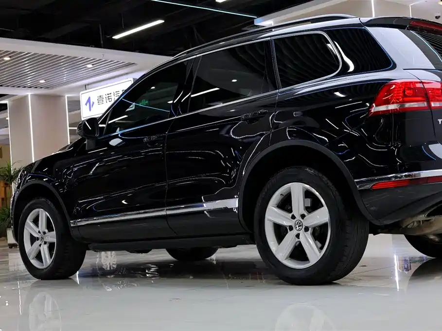 Volkswagen Touareg 2017 — фото 12
