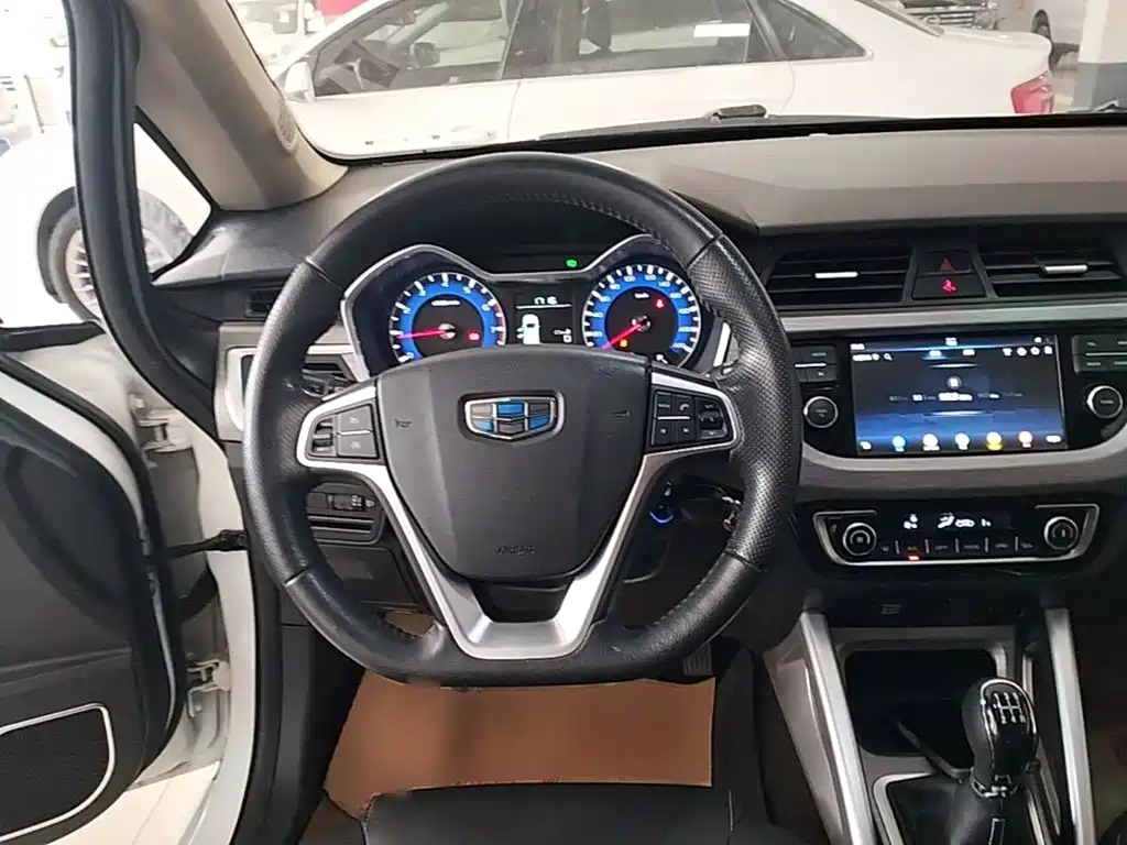 Geely Vision X3 2017 — фото 11