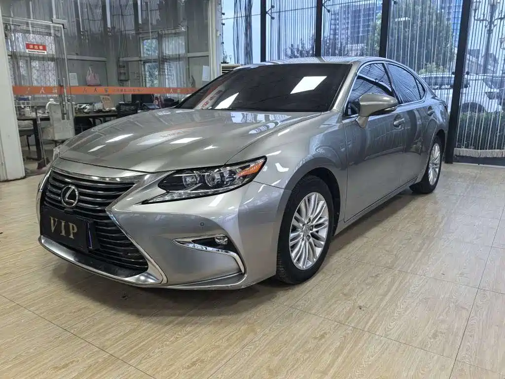 Lexus ES 2017