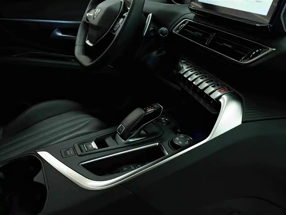 Peugeot 5008 2023 — фото 21