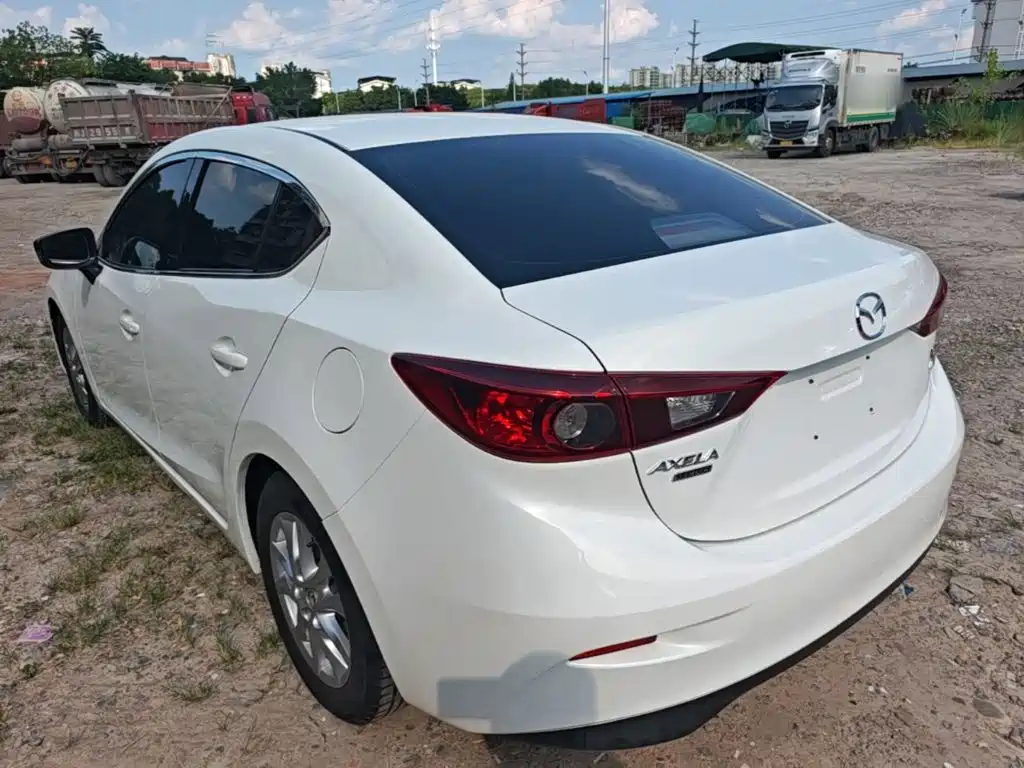 Mazda 3 Axela 2016