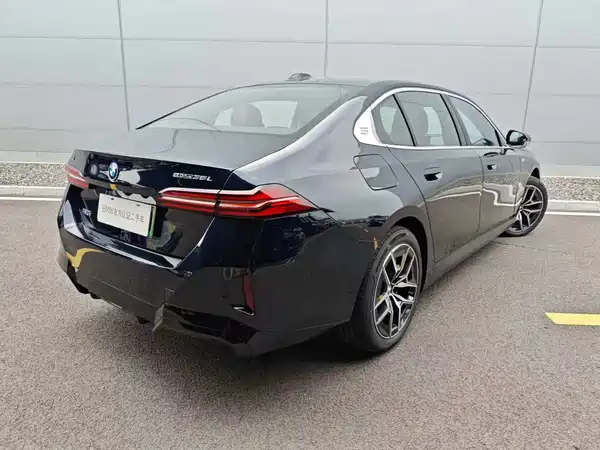 BMW i5 2025