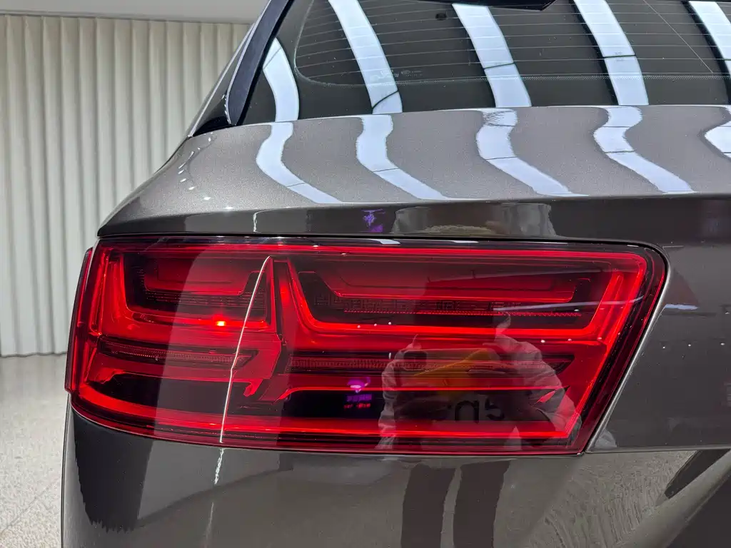 Audi Q7 2019 — фото 30