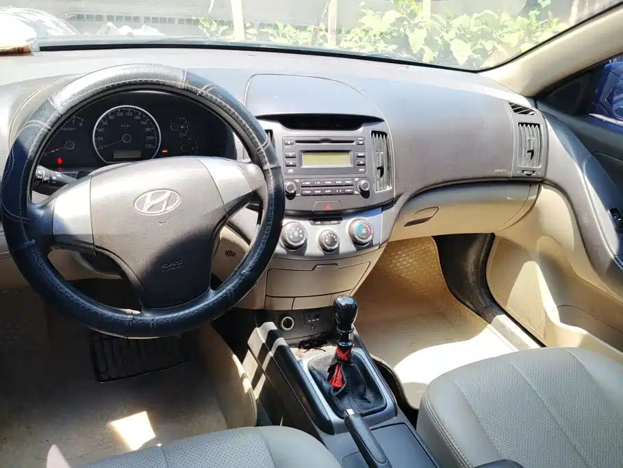 Hyundai Elantra 2014 — фото 12
