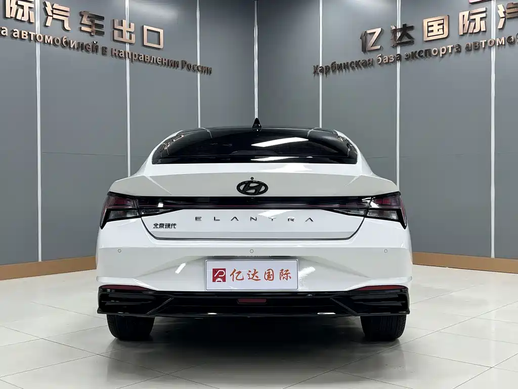 Hyundai Elantra 2022 — фото 11