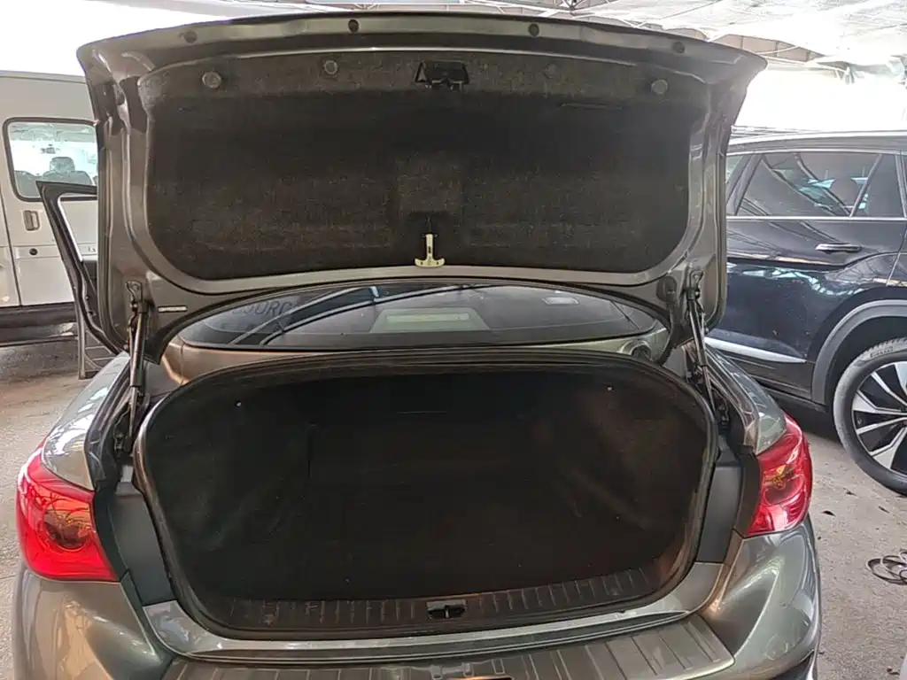 Infiniti Q50L 2015 — фото 19