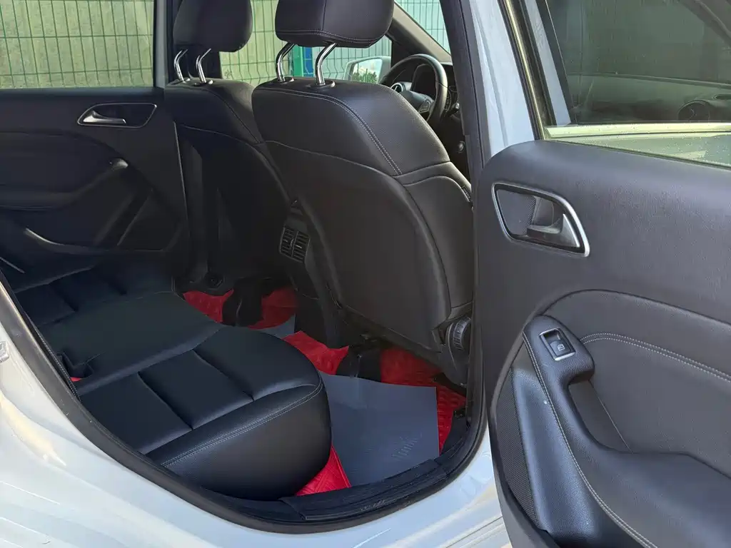 Mercedes-Benz B-Class 2017 — фото 15