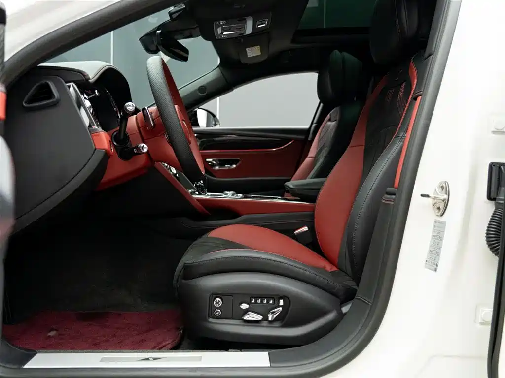 Bentley Flying Spur 2024 — фото 13