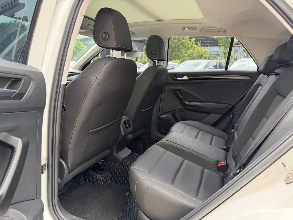 Volkswagen T-Roc 2023