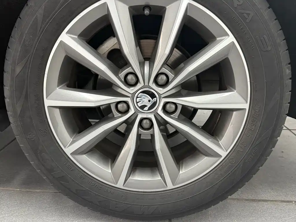 Skoda Octavia 2022 — фото 8