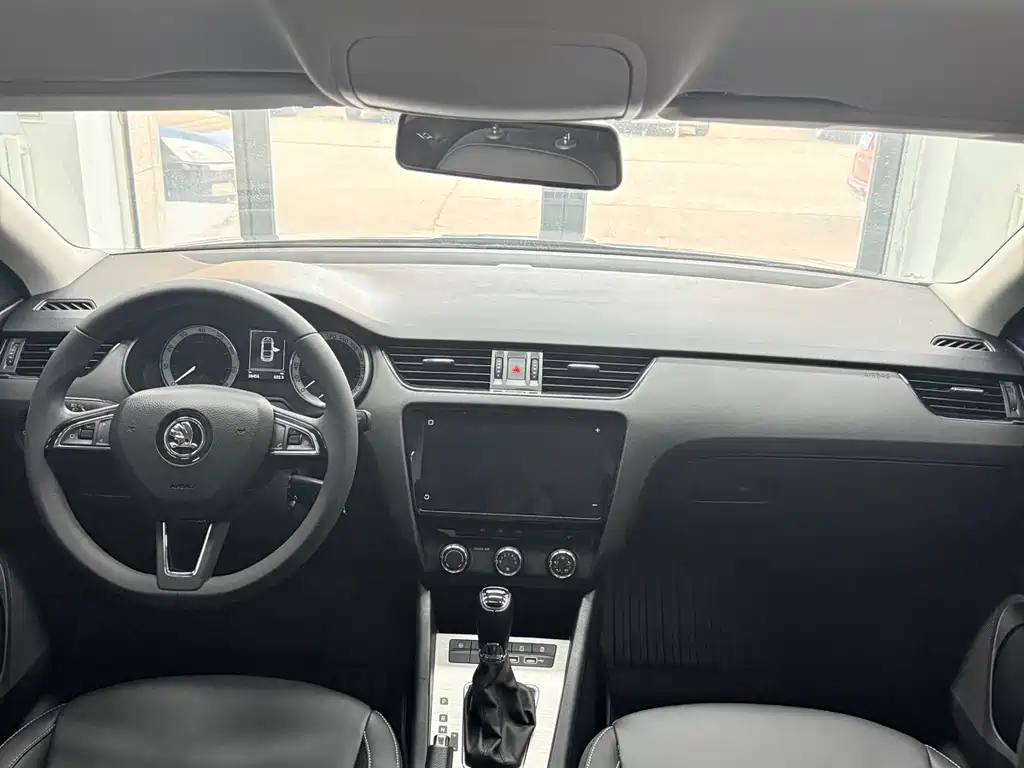 Skoda Octavia 2022 — фото 21