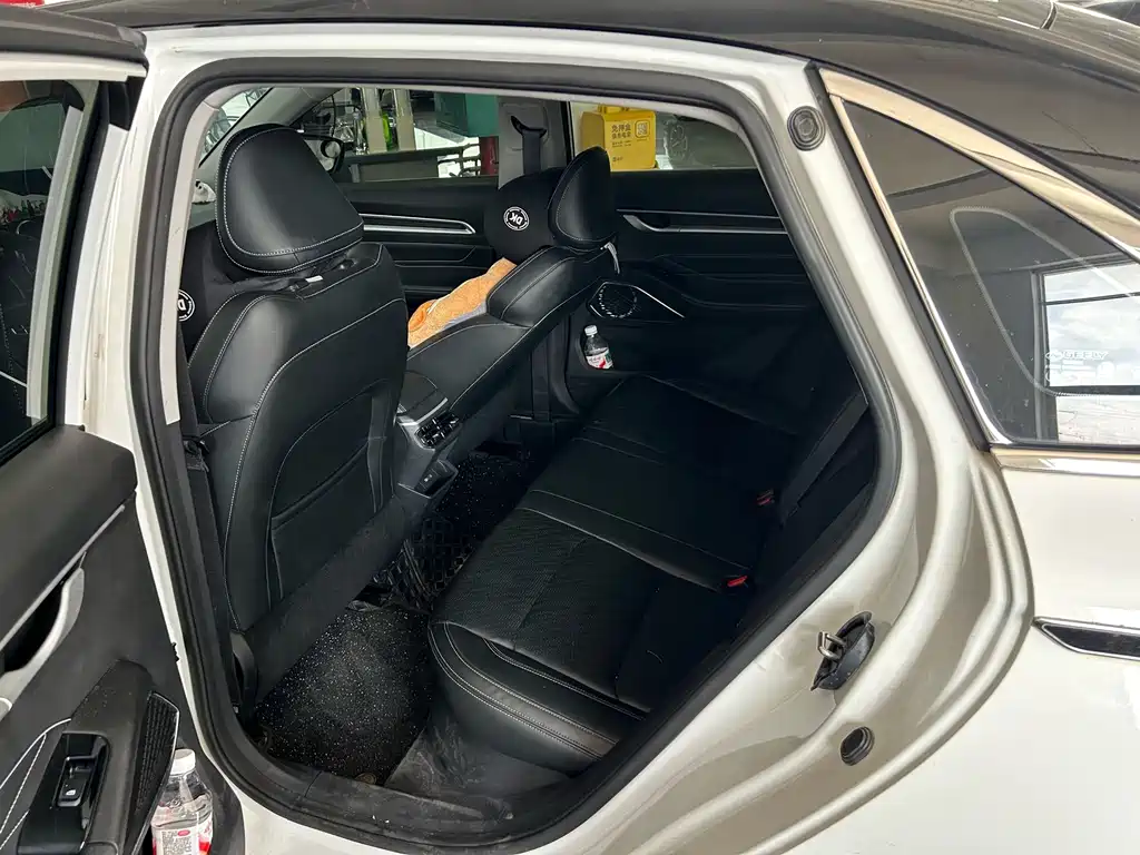 Geely Emgrand 2023