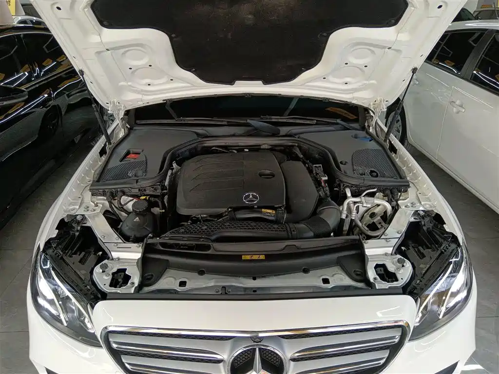 Mercedes-Benz E-Class 2019 — фото 16