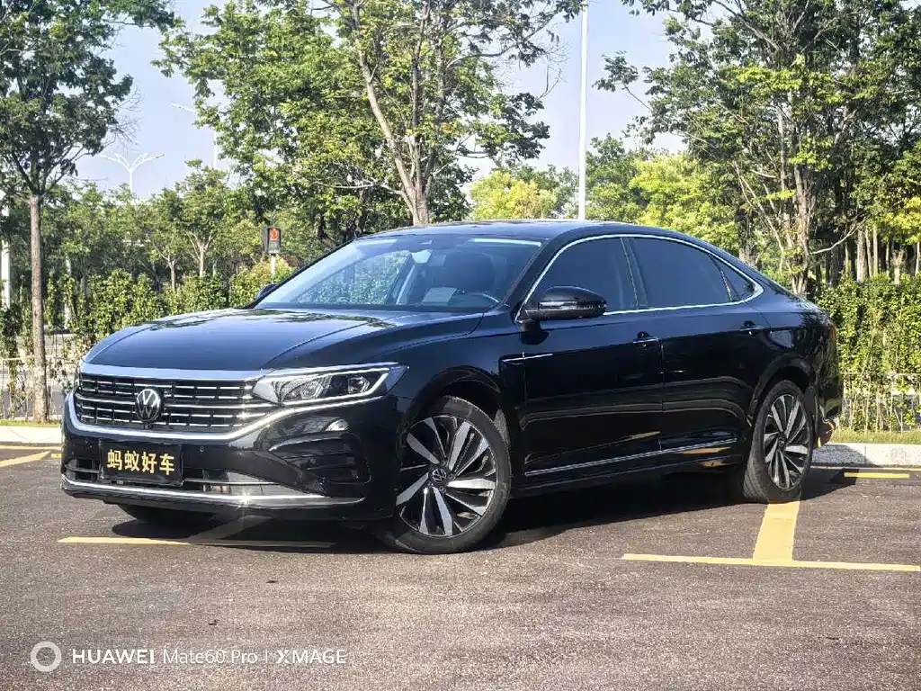 Volkswagen Passat 2023 — фото 1