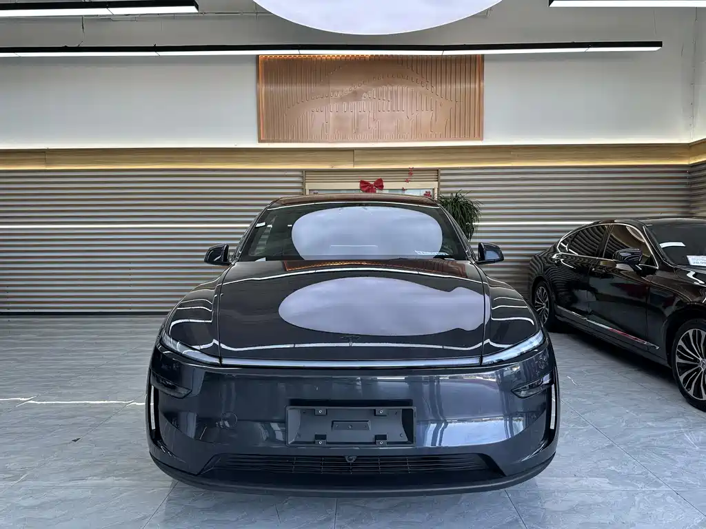 Tesla Model Y L 2025 — фото 2