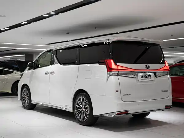 Lexus LM 2022