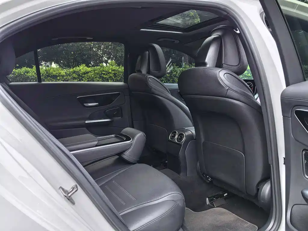 Mercedes-Benz C-Class 2023 — фото 7