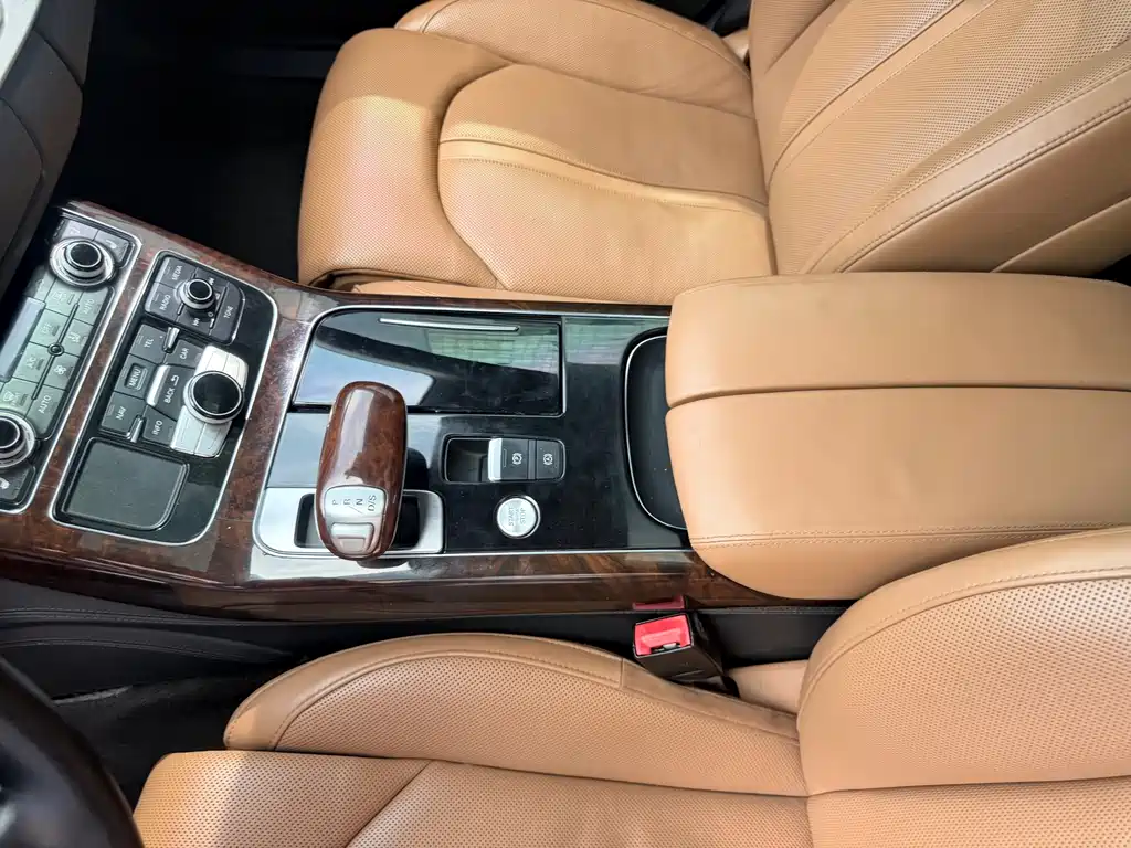 Audi A8 2015 — фото 23
