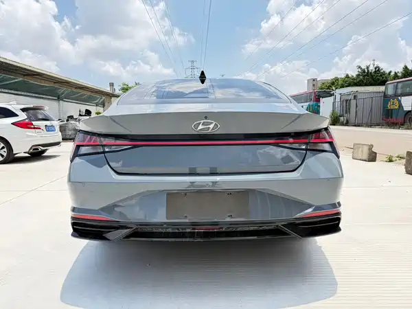 Hyundai Elantra 2023