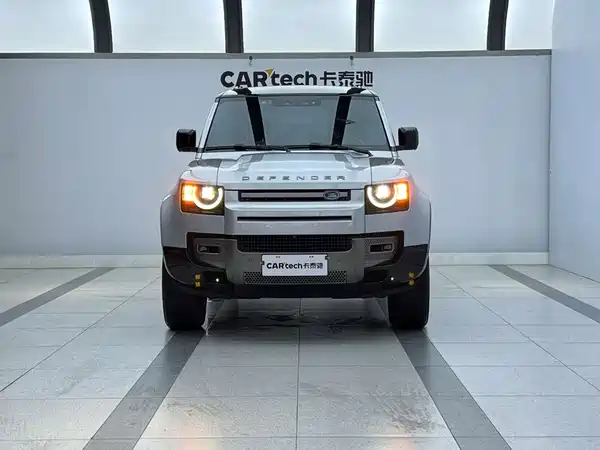 Land Rover Defender 2024