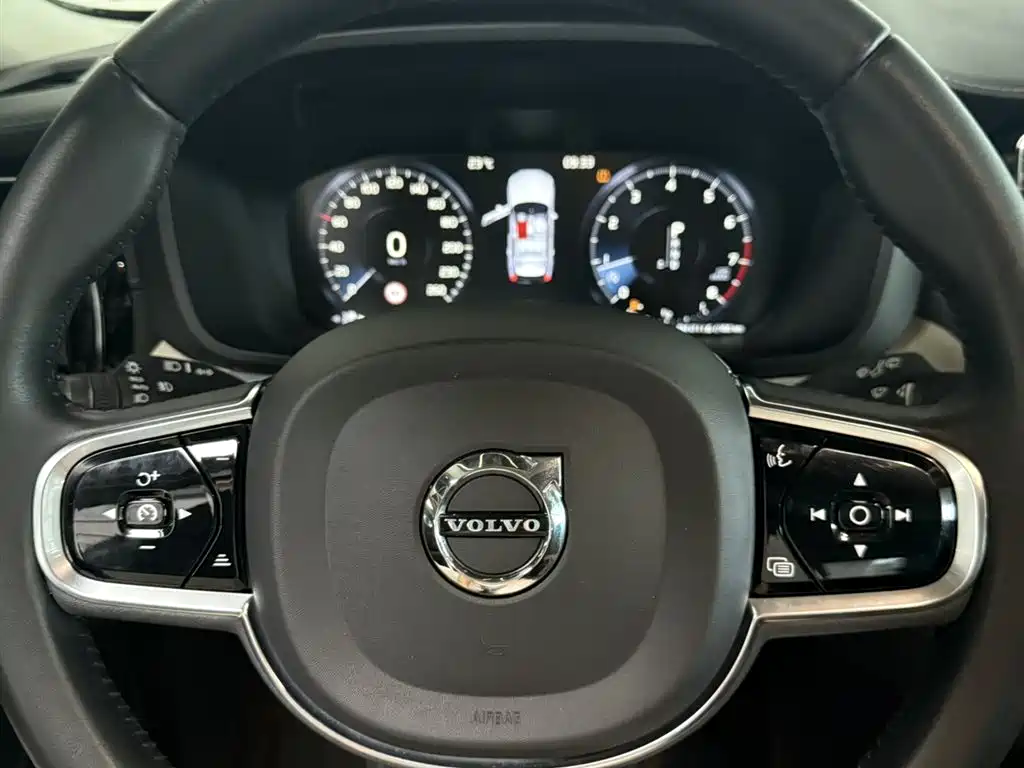 Volvo XC60 2020 — фото 18