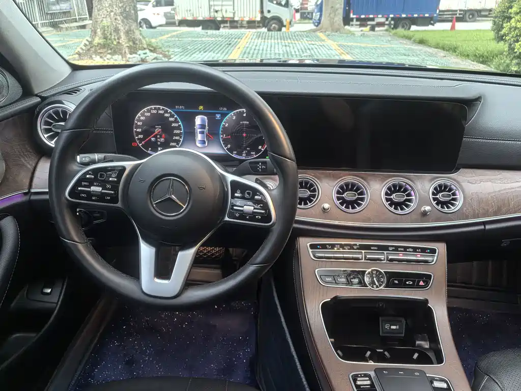 Mercedes-Benz E-Class 2020 — фото 14