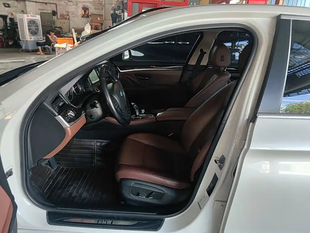 BMW 5 Series 2016 — фото 15
