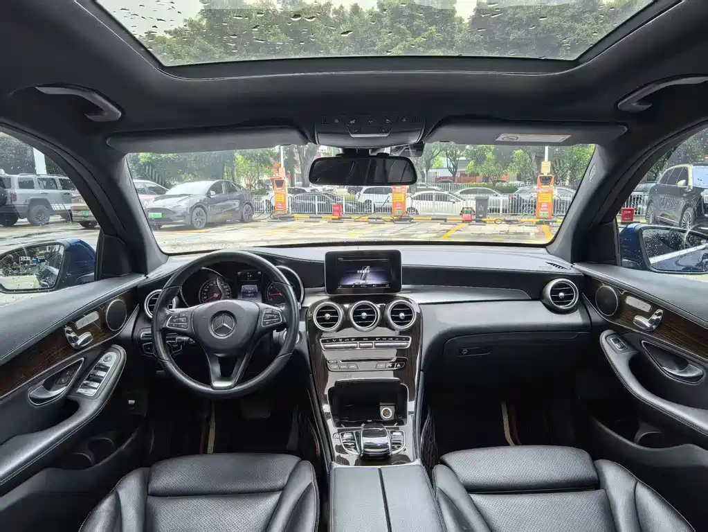 Mercedes-Benz GLC 2018 — фото 13