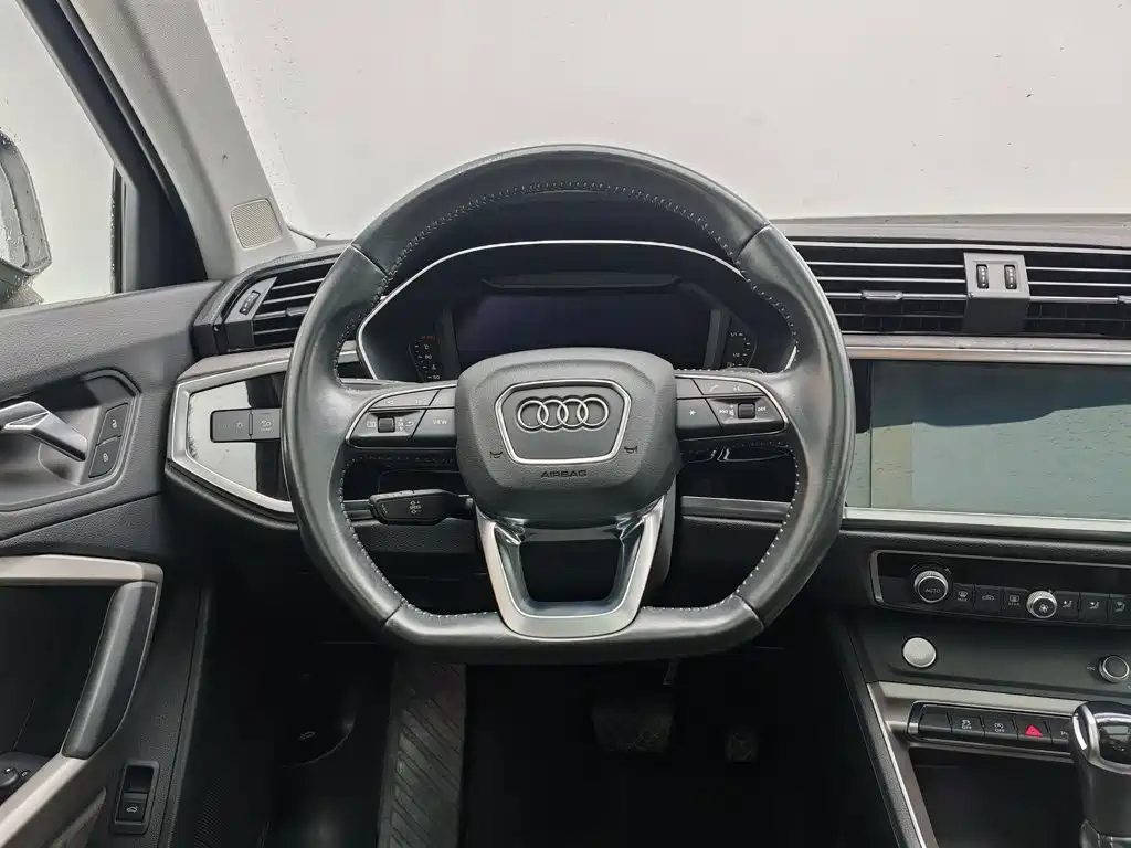 Audi Q3 2020 — фото 11