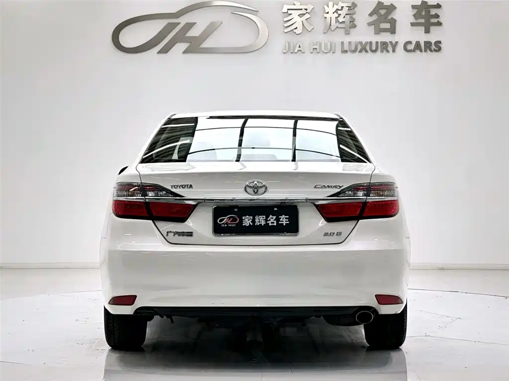 Toyota Camry 2015 — фото 6