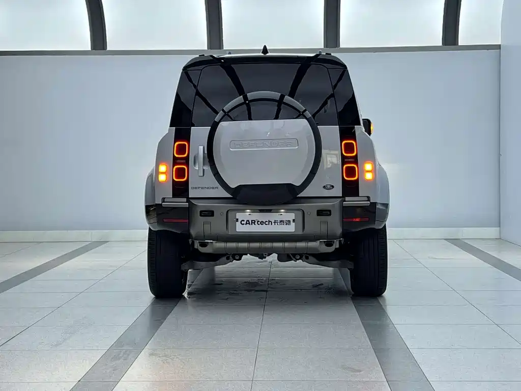 Land Rover Defender 2024 — фото 4