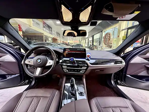 BMW 5 Series 2022