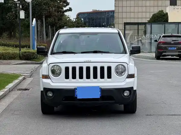 Jeep Freelancer 2015