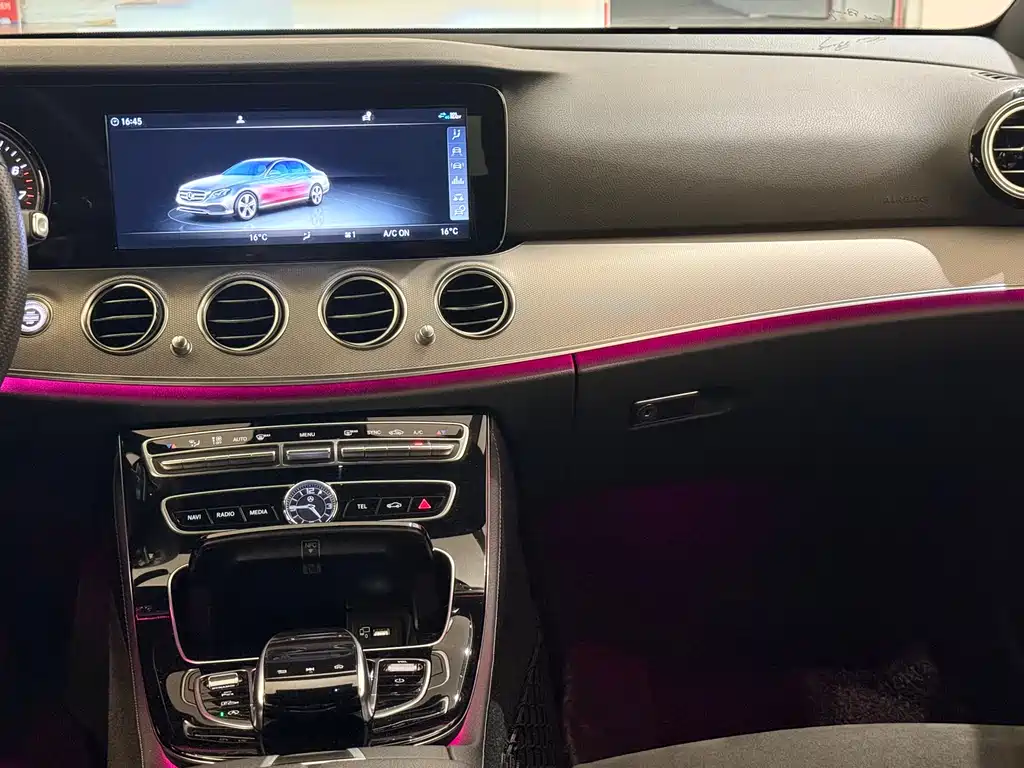 Mercedes-Benz E-Class 2018 — фото 14