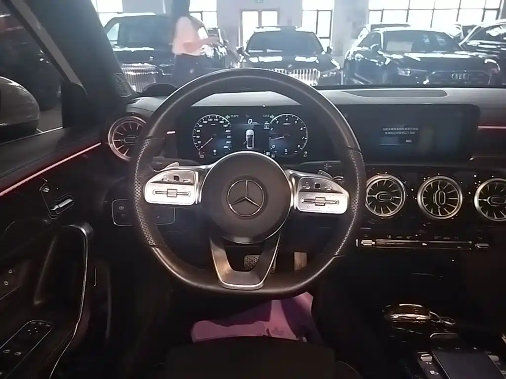 Mercedes-Benz A-Class 2023 — фото 11
