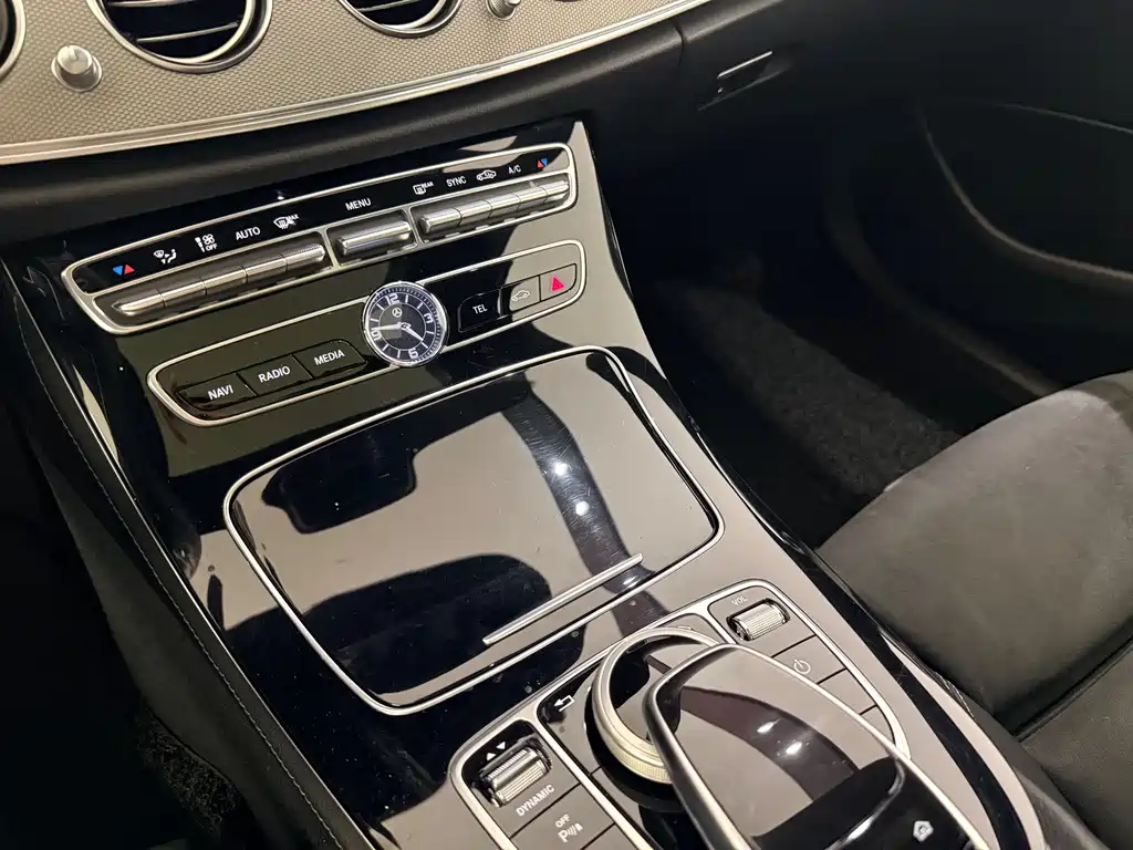 Mercedes-Benz E-Class 2018 — фото 12