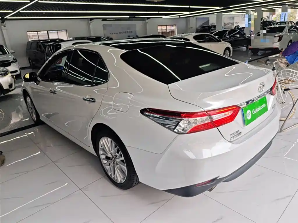 Toyota Camry 2018 — фото 5