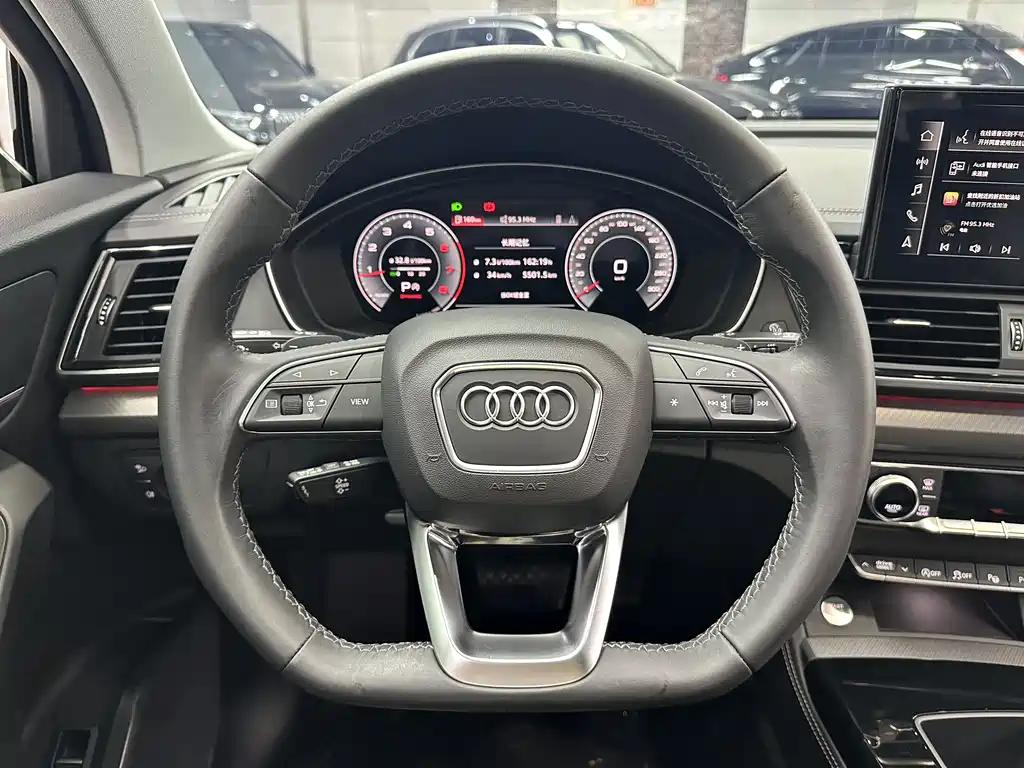 Audi Q5L 2022 — фото 18