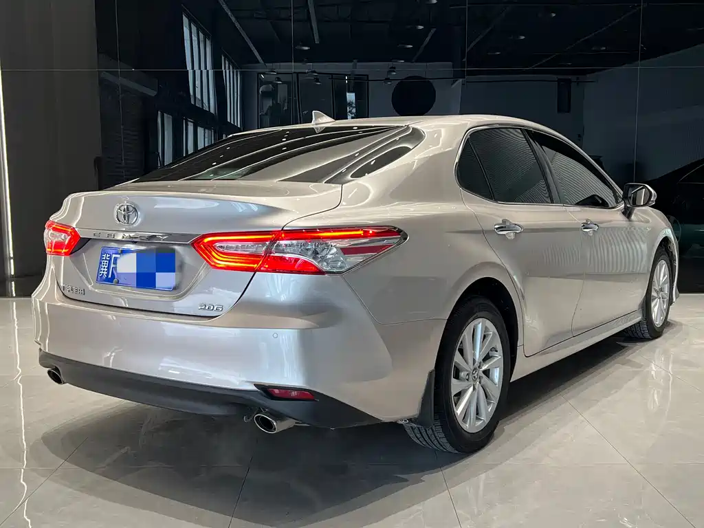 Toyota Camry 2022 — фото 5
