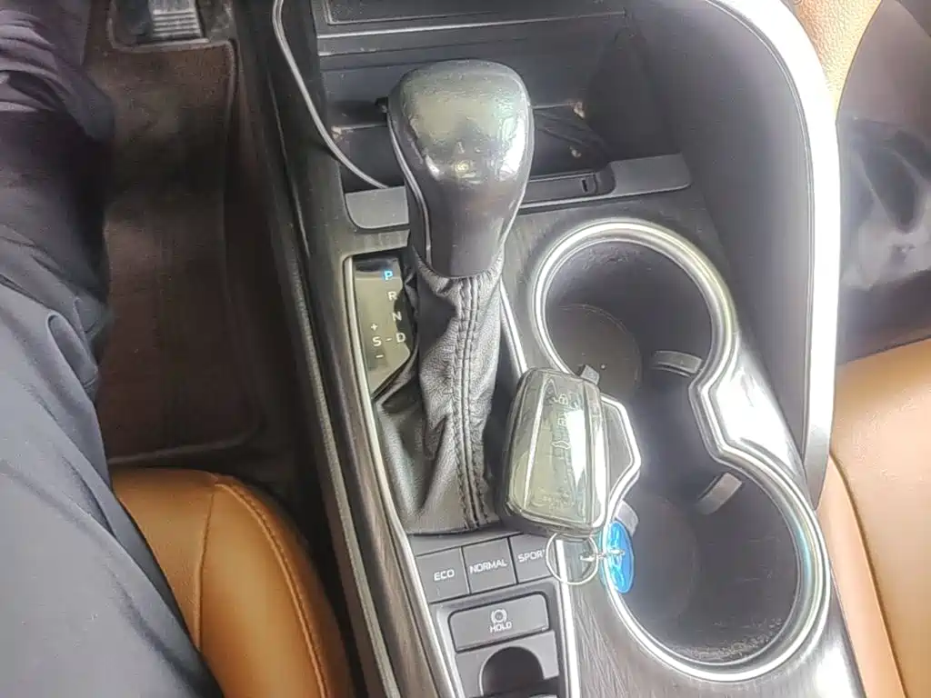 Toyota Camry 2022 — фото 14