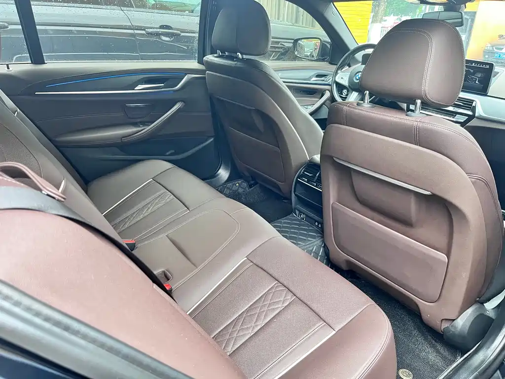 BMW 5 Series New Energy 2023 — фото 12