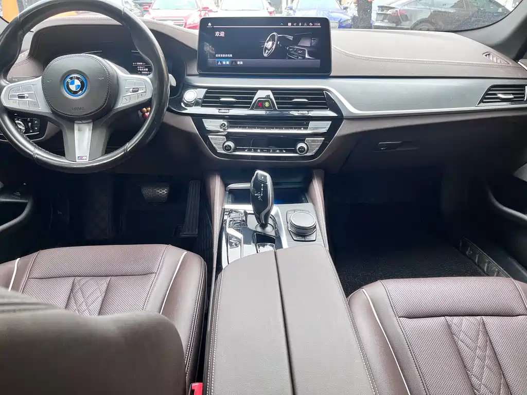 BMW 5 Series New Energy 2023 — фото 11