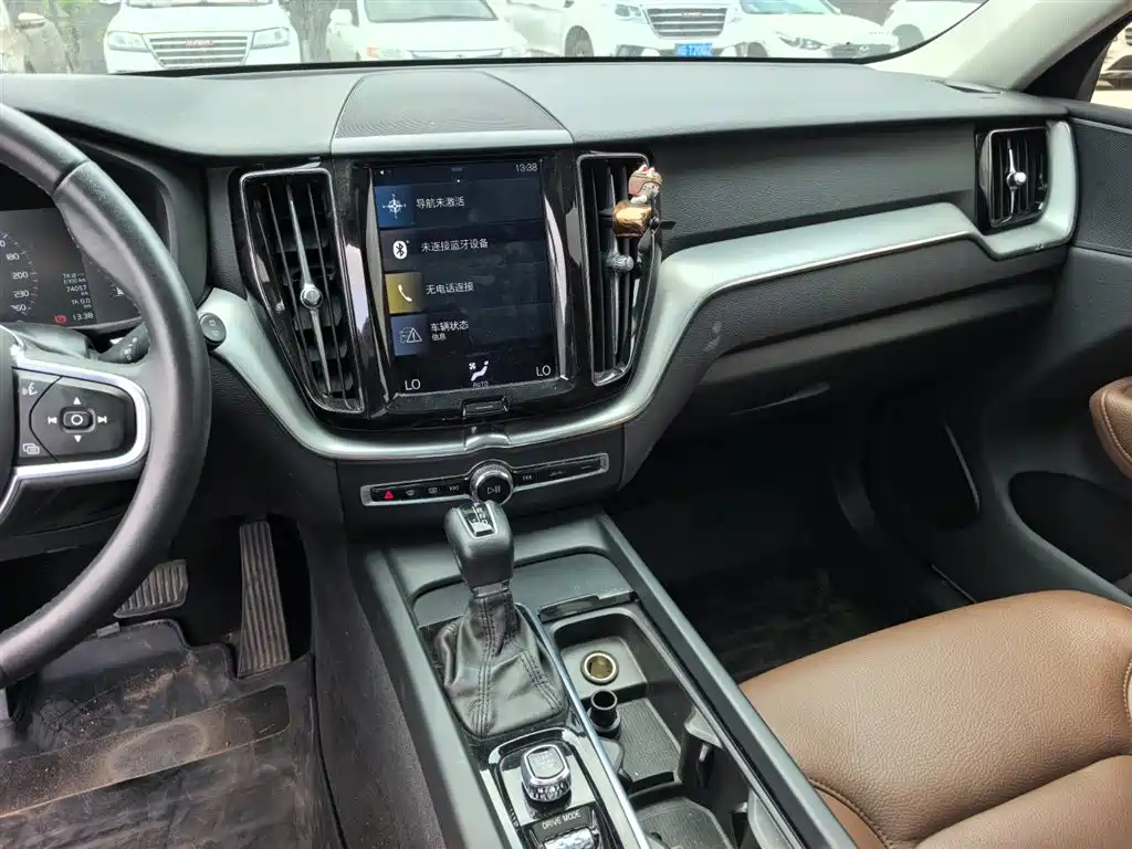 Volvo XC60 2020 — фото 13
