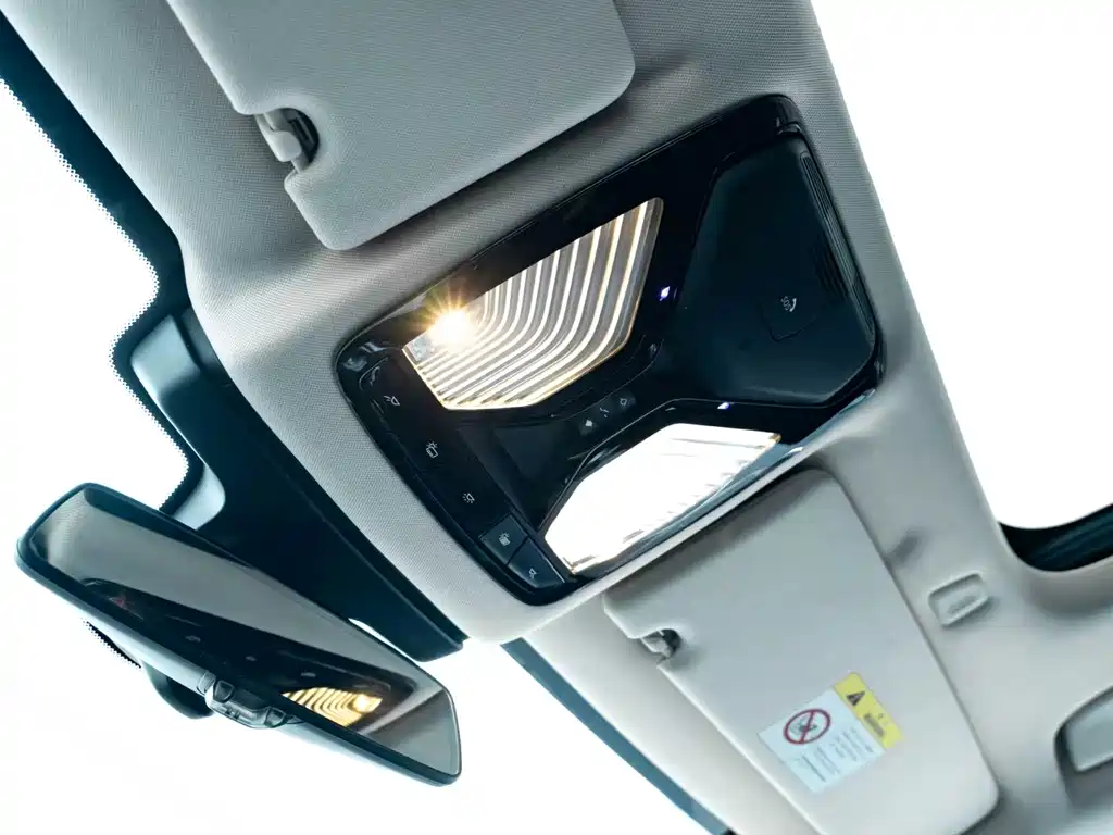 BMW 5 Series 2018 — фото 13